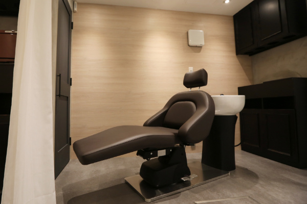 池袋の面貸し・ミラーレンタル美容室・美容院 Rourel by ailis(ローレルバイアイリス) お客様向けサロン店内写真